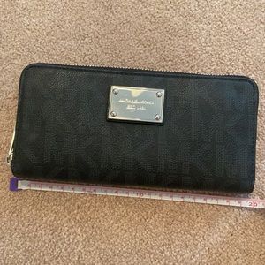 Micheal kors wallet